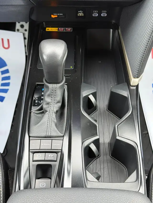 2025 Toyota Camry SE Upgrade Hybrid - Photo 13
