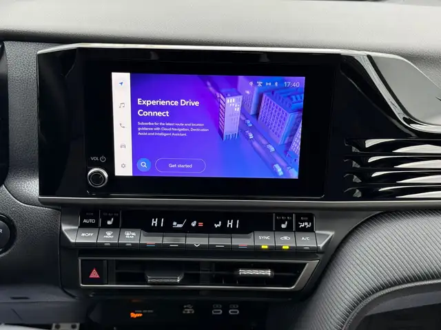 2025 Toyota Camry SE Upgrade Hybrid - Photo 14