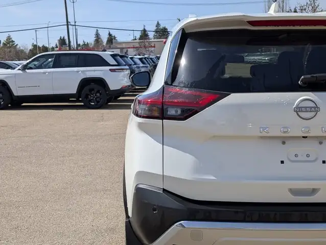 2023 Nissan Rogue Platinum - Photo 13
