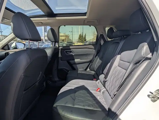 2023 Nissan Rogue Platinum - Photo 20