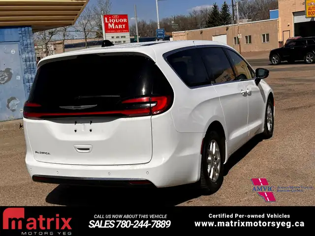 2024 Chrysler Pacifica Touring L - Photo 10