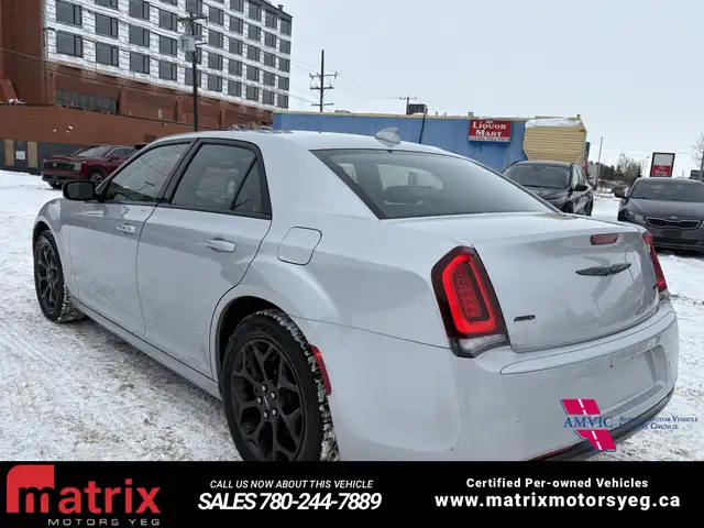 2022 Chrysler 300 Touring L - Photo 11