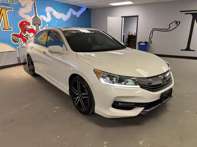 2017 Honda Accord 4dr Sport - Photo 3