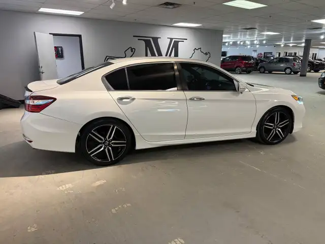 2017 Honda Accord 4dr Sport - Photo 6