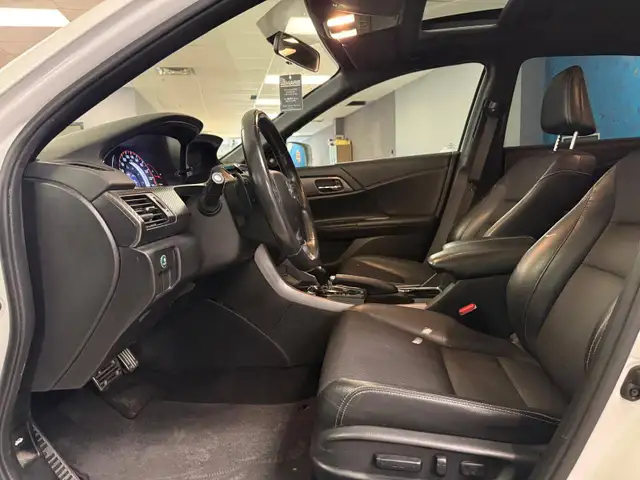 2017 Honda Accord 4dr Sport - Photo 14