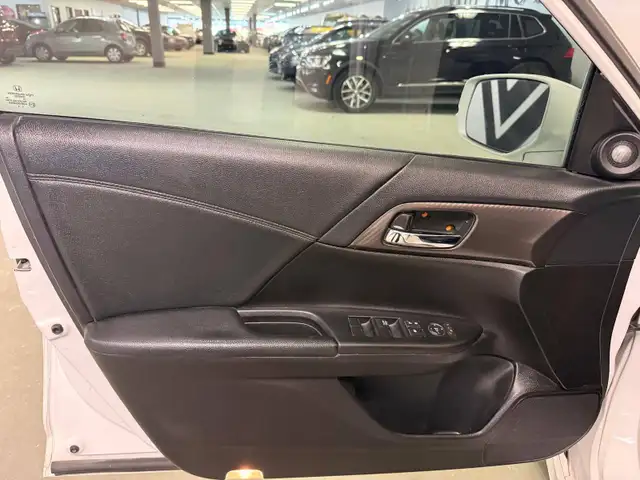2017 Honda Accord 4dr Sport - Photo 17