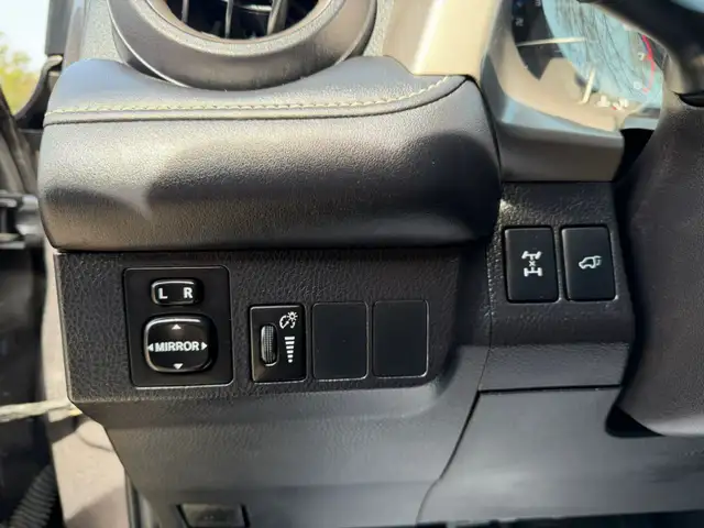 2016 Toyota RAV4 AWD 4dr XLE - Photo 12