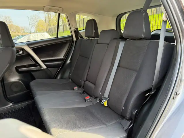 2016 Toyota RAV4 AWD 4dr XLE - Photo 14
