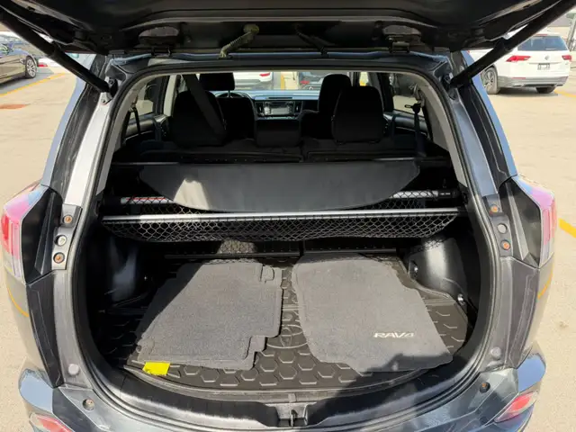 2016 Toyota RAV4 AWD 4dr XLE - Photo 15