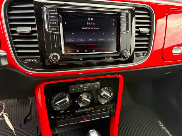 2017 Volkswagen Beetle 1.8 TSI Classic AC! Backup Camera! Hea... - Photo 15