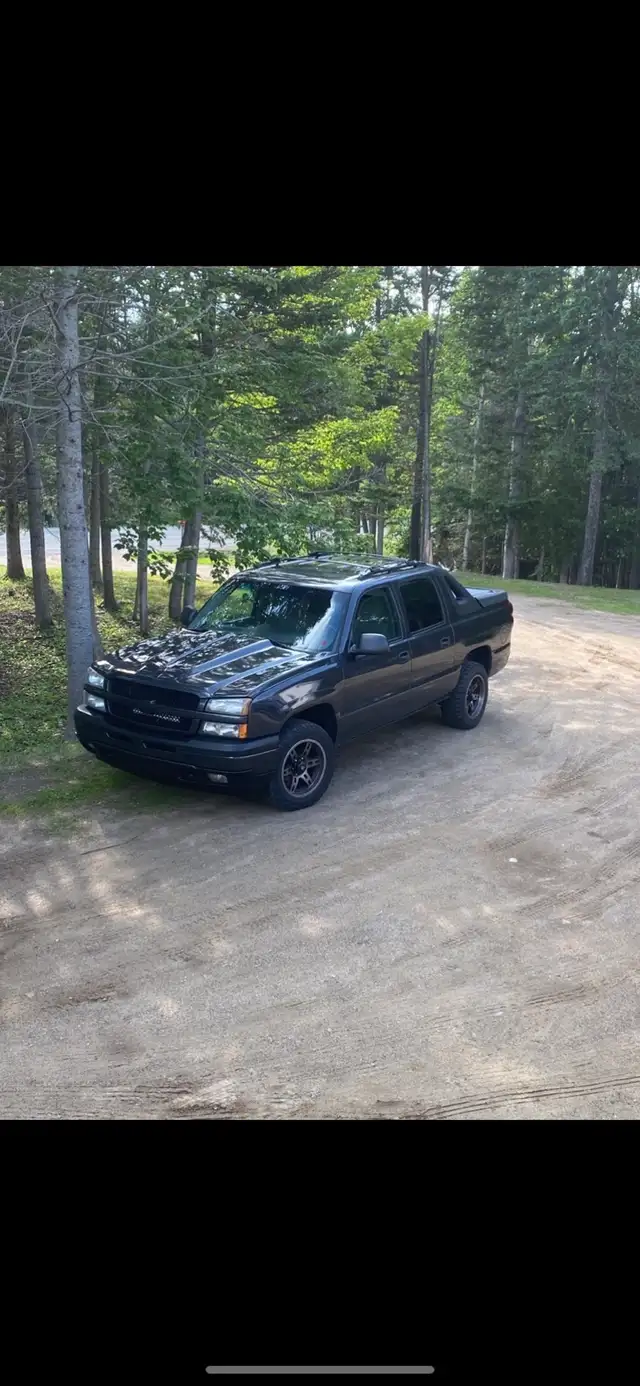 chevlolet avalanche 2005 4000$