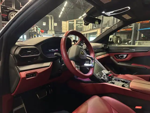 2021 Lamborghini Urus | Carbon Interior Trim - Photo 4