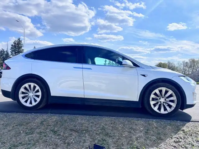 2017 Tesla Model X 90D AWD Ltd Avail - Photo 2