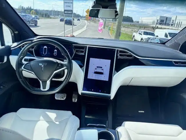 2017 Tesla Model X 90D AWD Ltd Avail - Photo 5