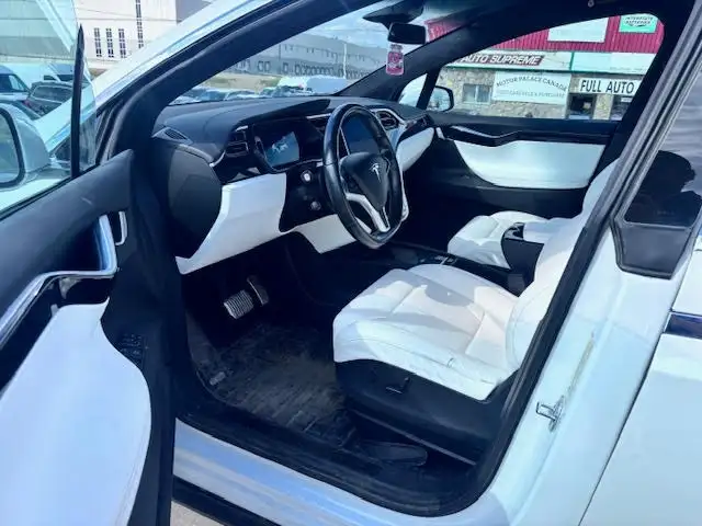 2017 Tesla Model X 90D AWD Ltd Avail - Photo 14