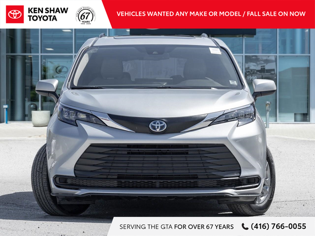 2025 Toyota Sienna XLE 8-Passenger LOW KM / LEATHER / SUNROOF... - Photo 2