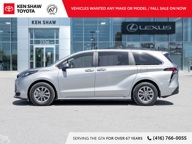 2025 Toyota Sienna XLE 8-Passenger LOW KM / LEATHER / SUNROOF... - Photo 3