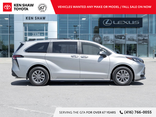2025 Toyota Sienna XLE 8-Passenger LOW KM / LEATHER / SUNROOF... - Photo 6