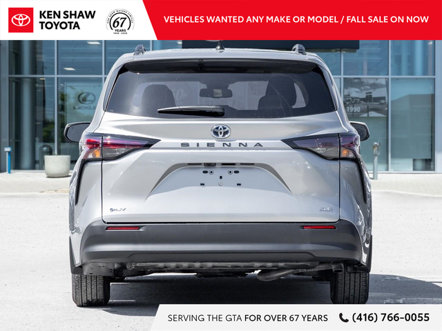 2025 Toyota Sienna XLE 8-Passenger LOW KM / LEATHER / SUNROOF... - Photo 7