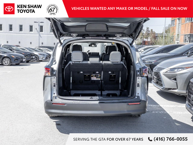 2025 Toyota Sienna XLE 8-Passenger LOW KM / LEATHER / SUNROOF... - Photo 8