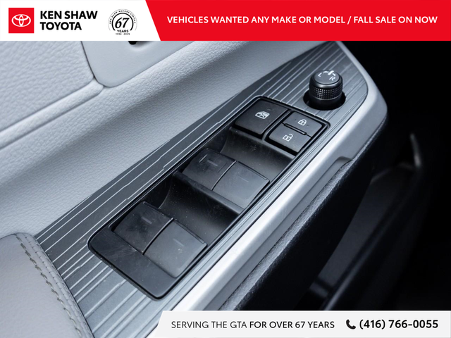 2025 Toyota Sienna XLE 8-Passenger LOW KM / LEATHER / SUNROOF... - Photo 15