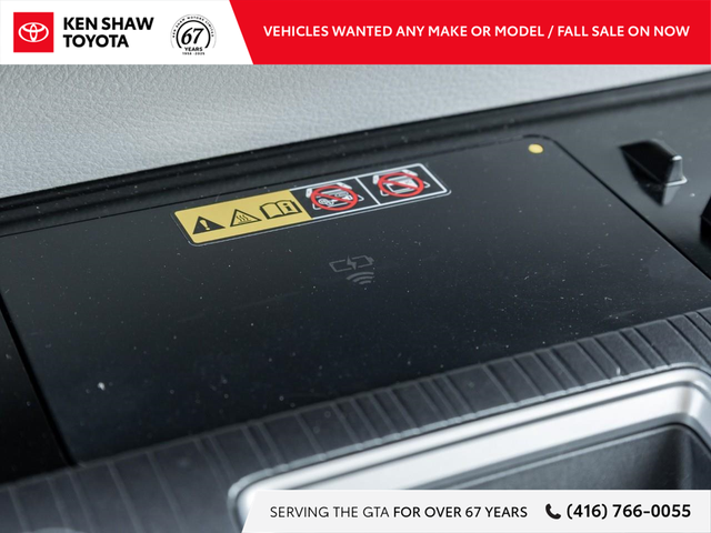 2025 Toyota Sienna XLE 8-Passenger LOW KM / LEATHER / SUNROOF... - Photo 17