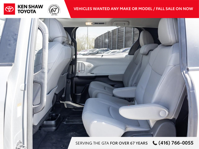2025 Toyota Sienna XLE 8-Passenger LOW KM / LEATHER / SUNROOF... - Photo 22
