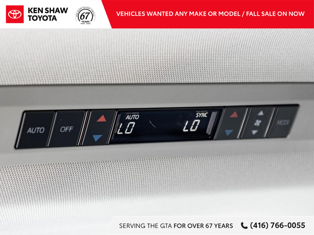 2025 Toyota Sienna XLE 8-Passenger LOW KM / LEATHER / SUNROOF... - Photo 23