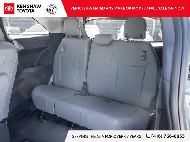 2025 Toyota Sienna XLE 8-Passenger LOW KM / LEATHER / SUNROOF... - Photo 24