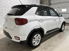 Hyundai Venue Preferred IVT avec couleur deux tons 2023 à vendre - Photo 7