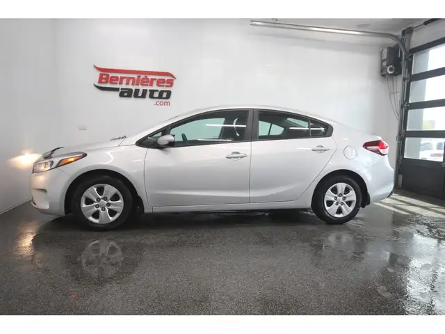 2017 Kia Forte LX - Photo 4