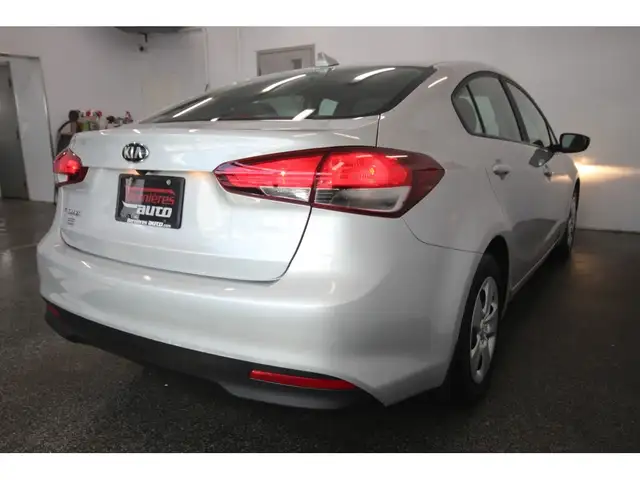 2017 Kia Forte LX - Photo 9
