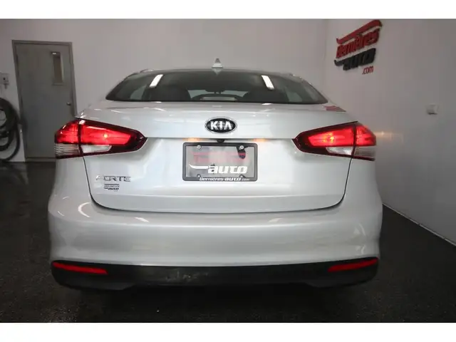 2017 Kia Forte LX - Photo 10