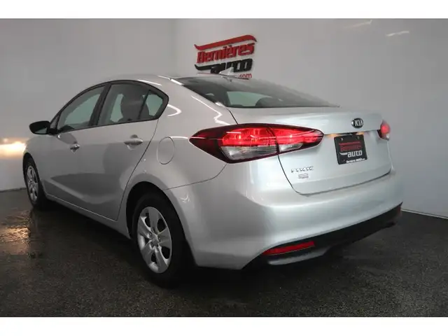 2017 Kia Forte LX - Photo 11