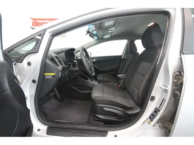 2017 Kia Forte LX - Photo 14