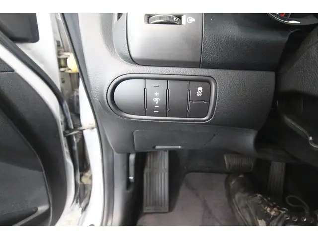 2017 Kia Forte LX - Photo 15