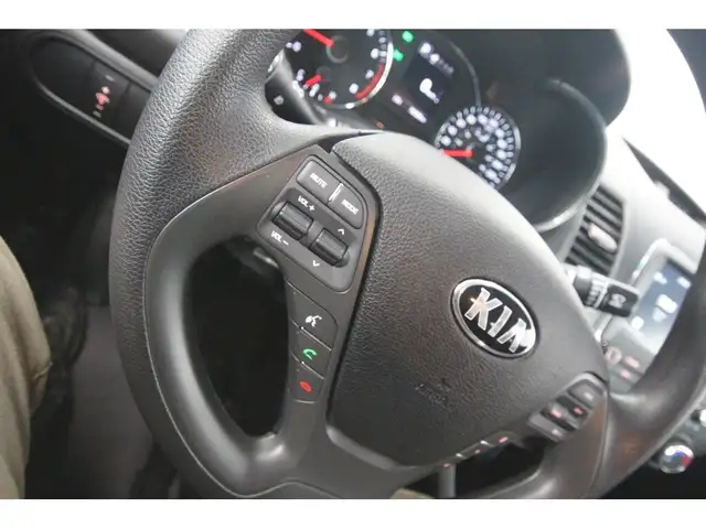 2017 Kia Forte LX - Photo 17