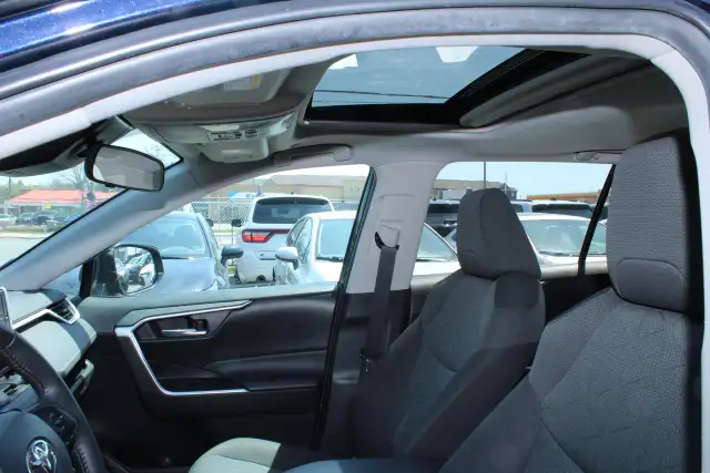 2024 Toyota RAV4 XLE - Photo 13