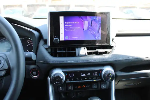 2024 Toyota RAV4 XLE - Photo 15