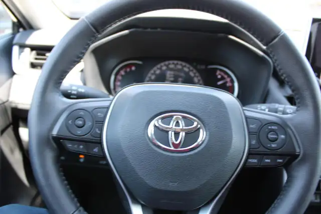 2024 Toyota RAV4 XLE - Photo 16