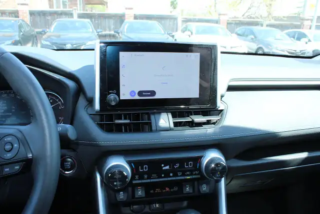 2024 Toyota RAV4 XLE - Photo 21