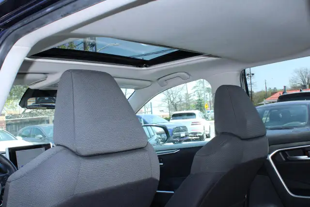 2024 Toyota RAV4 XLE - Photo 24