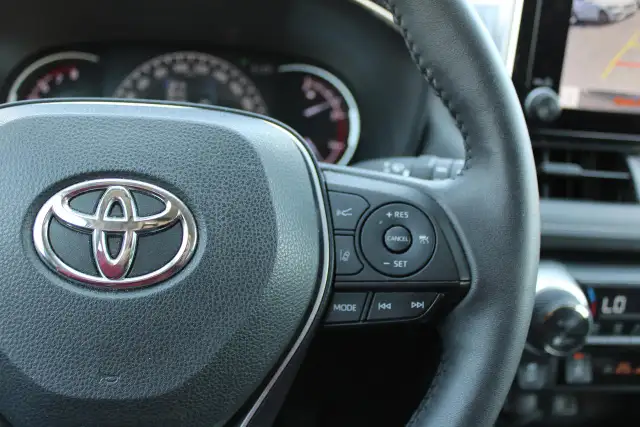 2024 Toyota RAV4 XLE - Photo 25
