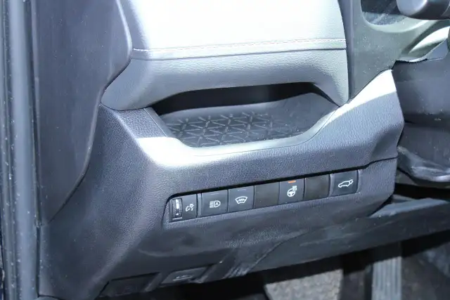 2024 Toyota RAV4 XLE - Photo 26