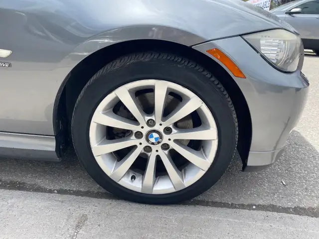 2011 BMW 328 i xDrive - Photo 4