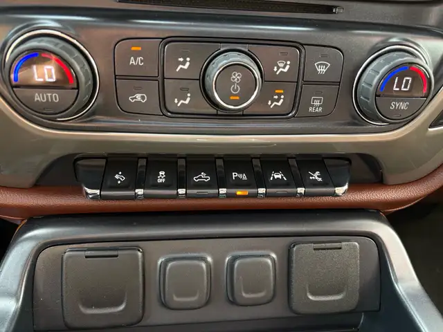 2016 Chevrolet Silverado 1500 4WD Crew Cab 143.5' High Country - Photo 32