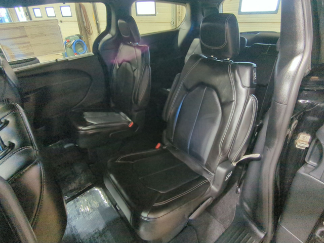 2025 Chrysler Grand Caravan SXT Heated Seats | Apple CarPlay | A - Photo 23