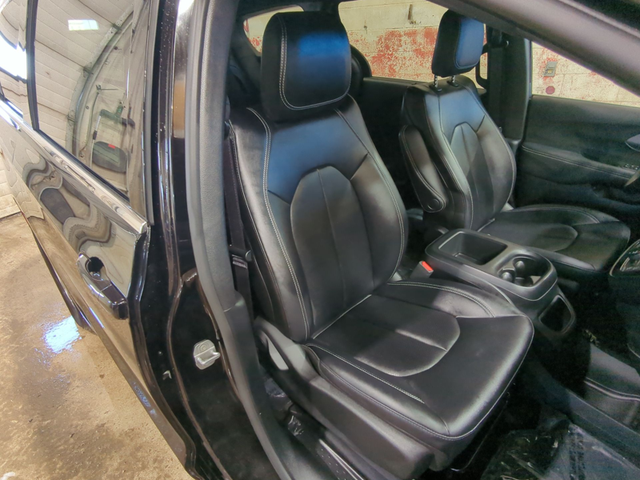 2025 Chrysler Grand Caravan SXT Heated Seats | Apple CarPlay | A - Photo 25