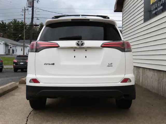 2016 Toyota RAV4 - Photo 4