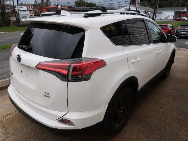 2016 Toyota RAV4 - Photo 5